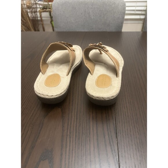 Croft & Barrow Sole Sense-ability  9Leather Flower Sandals Thongs - Picture 3 of 7